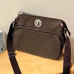 Baggallini Brown Calais Crossbody with contrasting inners and swivel turn-lock.